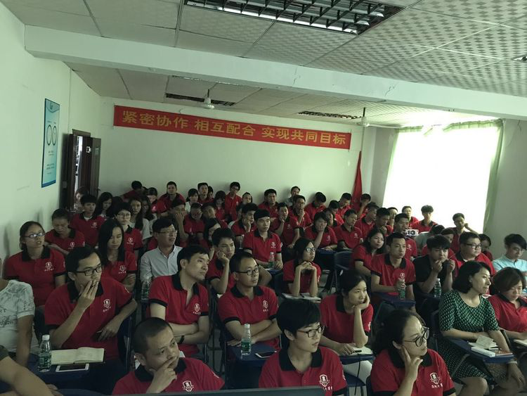 “黄金网站app直播在线观看下载膠業”劉海峰劉總分享線下銷售秘訣(上) “黄金网站app直播在线观看下载(bāng)膠業”劉海峰劉總分享線下銷售秘訣(上)